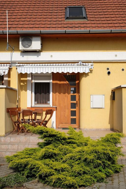 Var-Torony Apartman Дьюла Екстер'єр фото